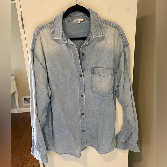 NWT Weworewhat Boyfriend Button-Down Denim Shirt Size: M/L - Picture 3 of 12
